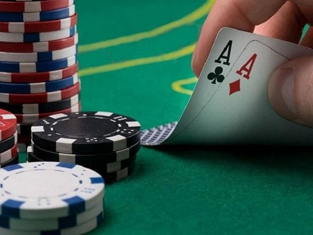 Lưu ý đến cách xếp bài khi chơi Poker